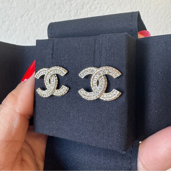 Chanel CC pave stud earrings in champagne gold - Picture 2 of 5